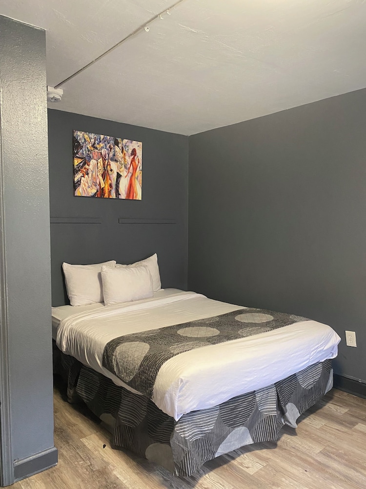 Hotel 10 Extended Stay - photo 9