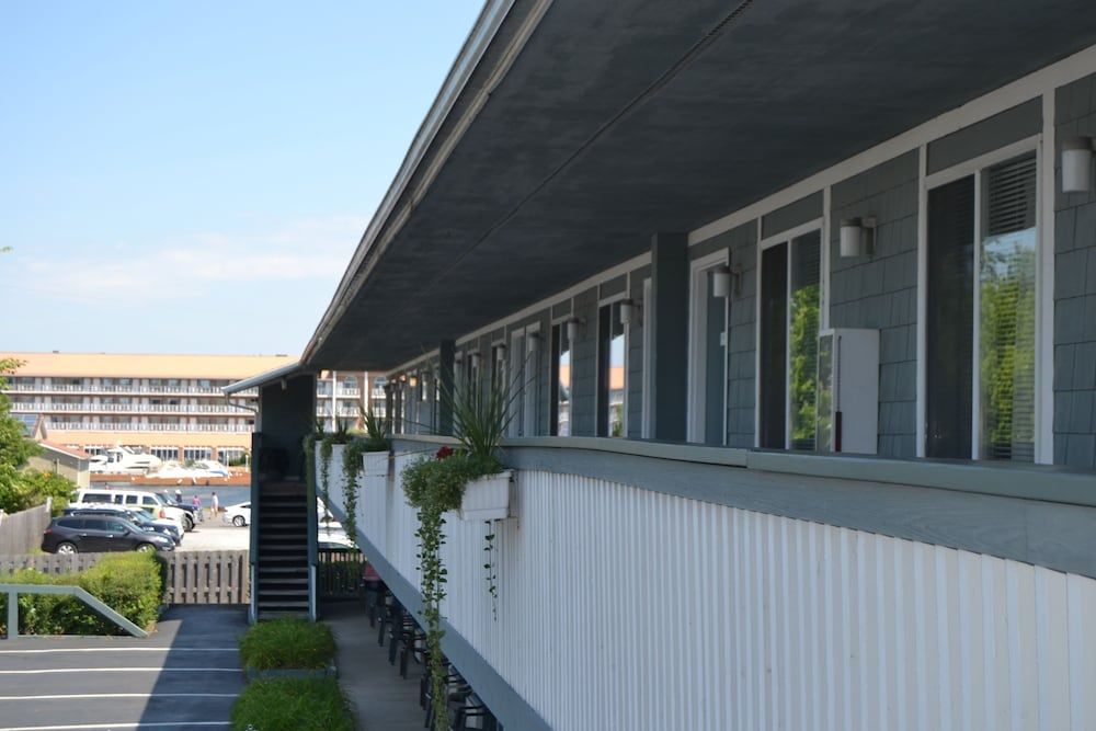 The Ship Motel - photo 2