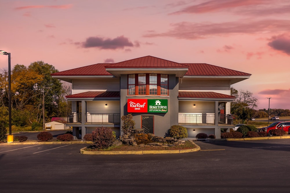 HomeTowne Studios by Red Roof Lancaster - photo 34
