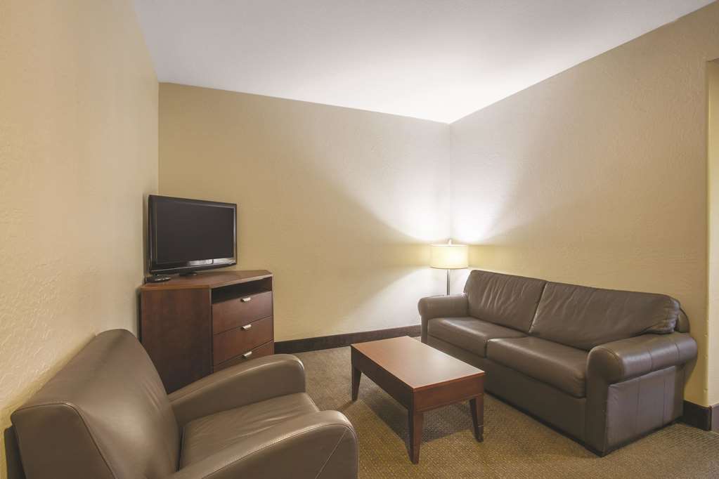 La Quinta Inn & Suites by Wyndham Conference Center Prescott - photo 22