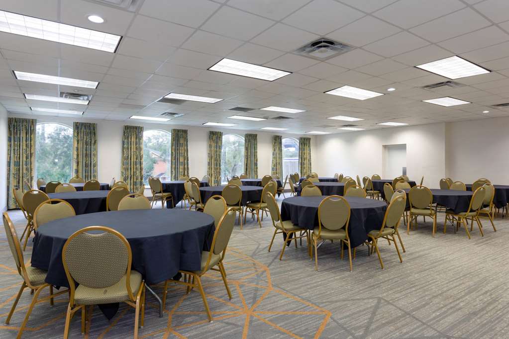 Wyndham Garden Tallahassee Capitol - photo 28