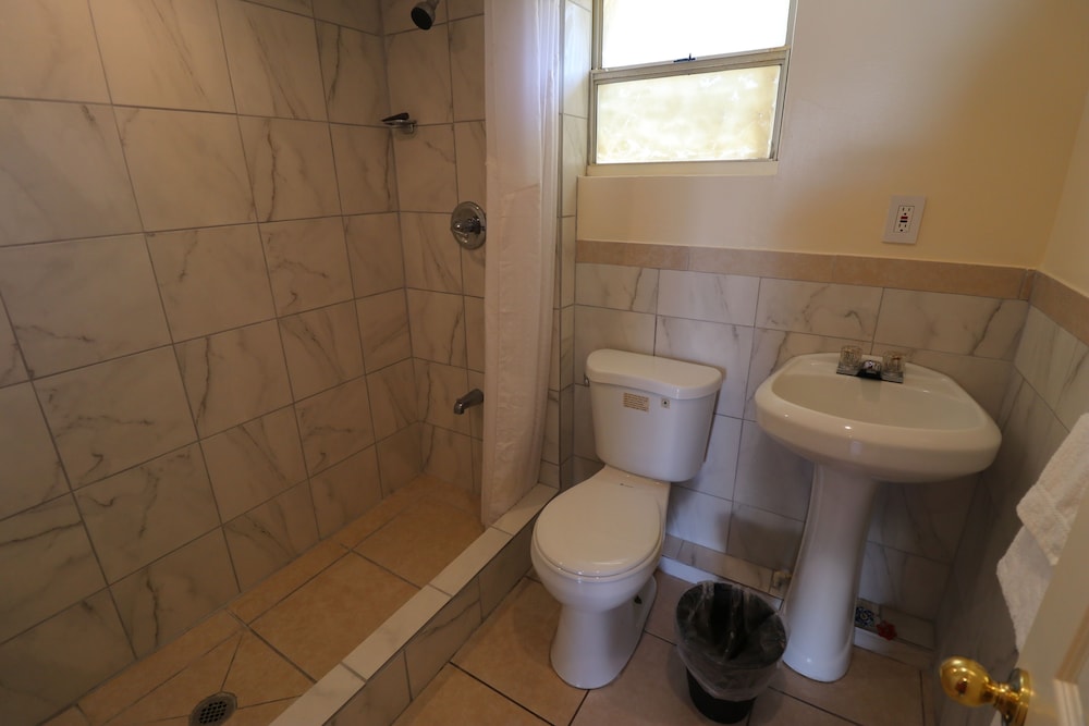 Sandman Inn Motel - photo 25