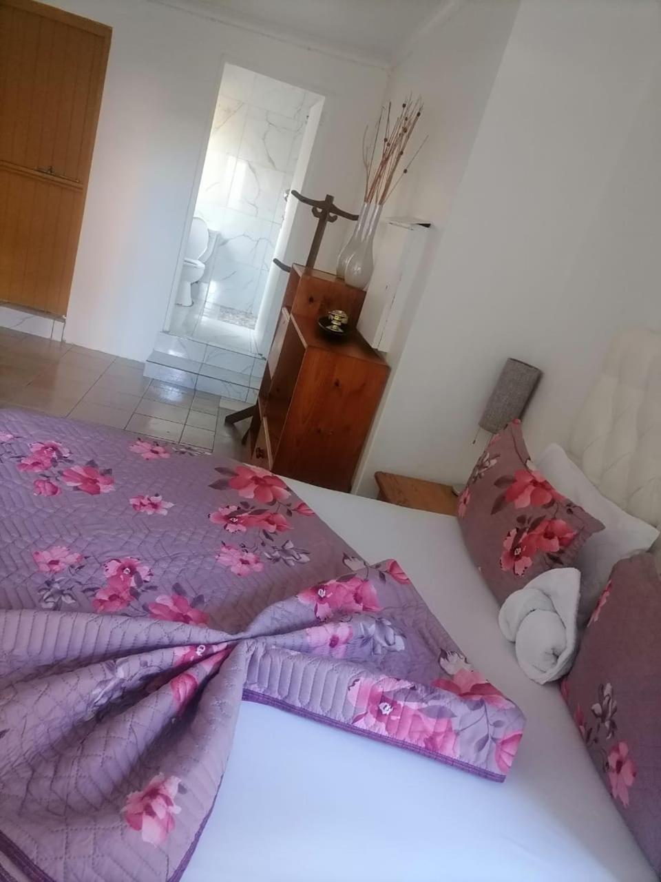 Neo & ruks guest house Boston