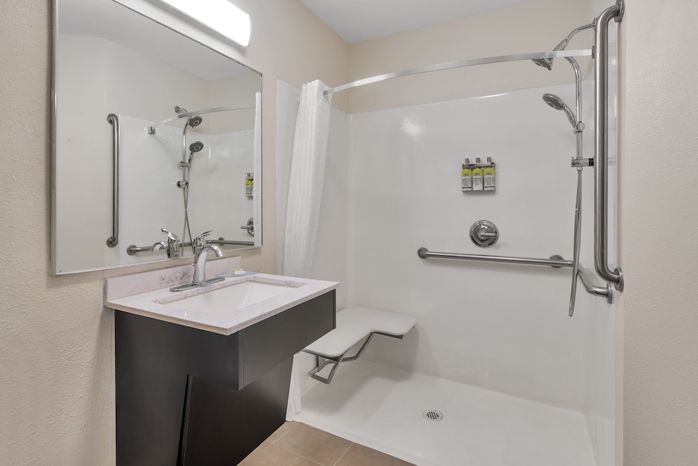 Candlewood Suites Huntersville by IHG - photo 25