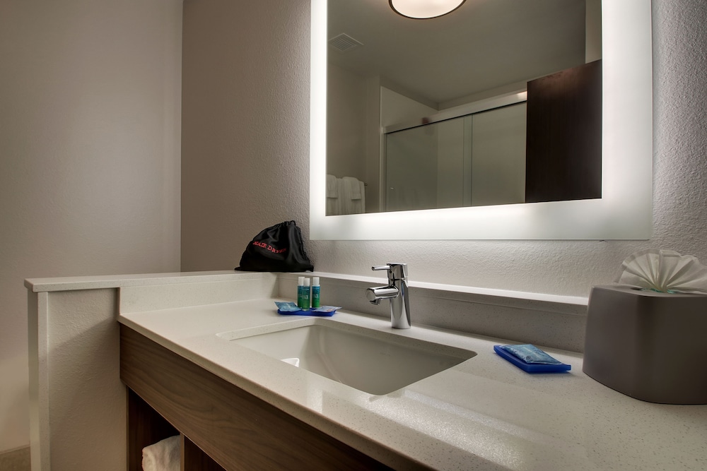 Holiday Inn Express & Suites Mount Vernon by IHG - photo 19