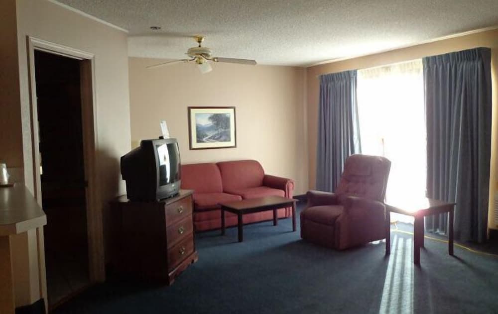 New SunFlower Inn - photo 6
