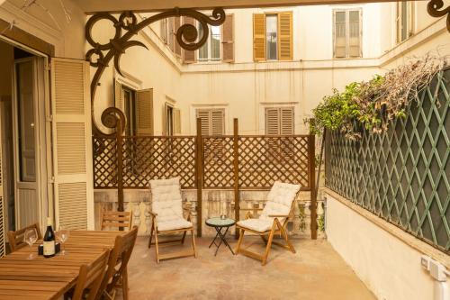 Barberini Grand Retreat with Terrace — 4-Star Luxury Hotel in Rome, Italy