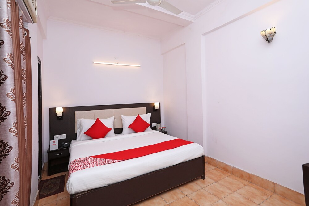 OYO 11327 Hotel R Paradise in Bareilly, India