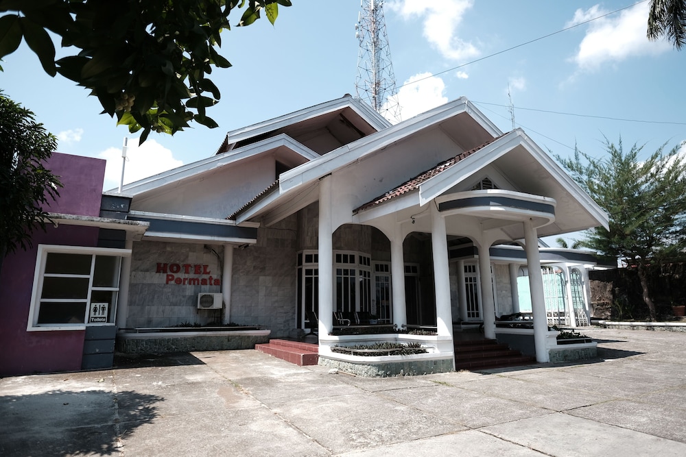 RedDoorz near RSUD Kolonel Abundjani Bangko — hotel in Bangko