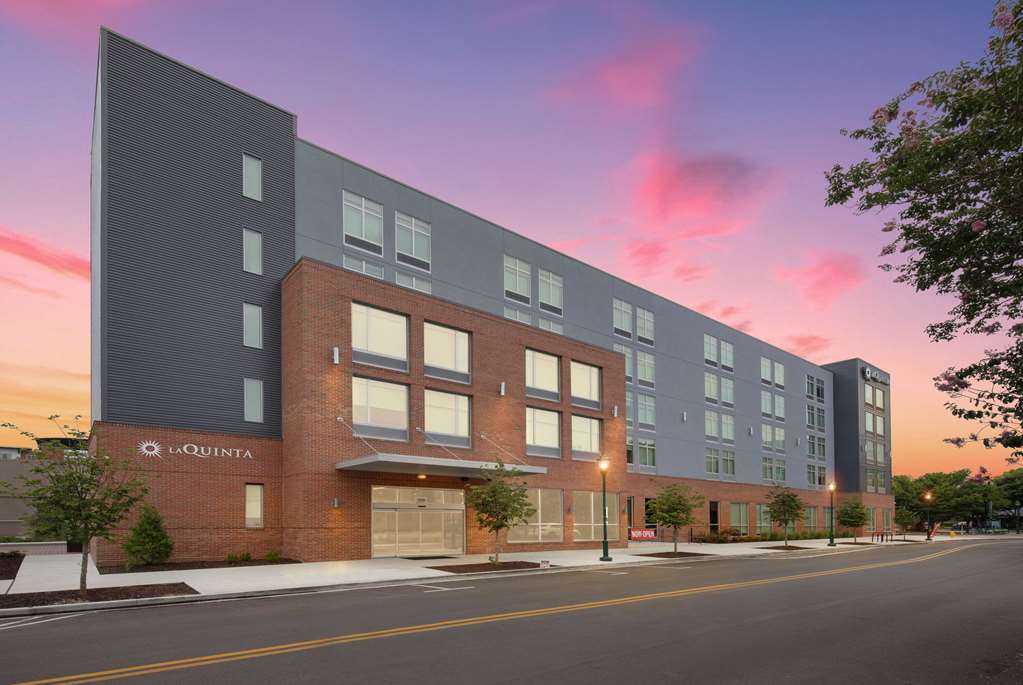 La Quinta Inn & Suites by Wyndham Chattanooga Downtown South - photo 2