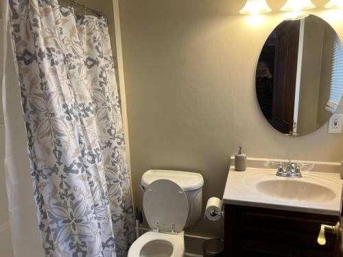 Spacious 5 BR Home w Hot Tub — 4-Star Luxury Hotel in North East, United States