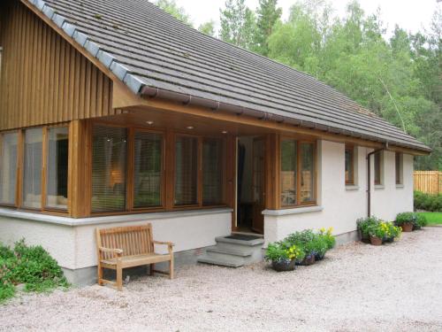 Riverside Lodge Garden Apartment — 4-Star Luxury Hotel in Aviemore, United Kingdom
