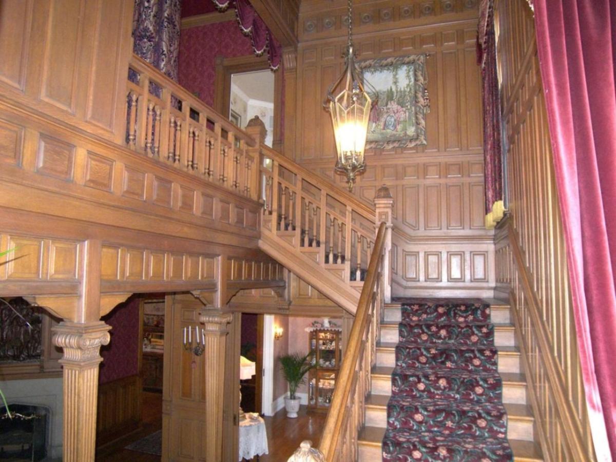 Alexander Mansion Bed and Breakfast - photo 3
