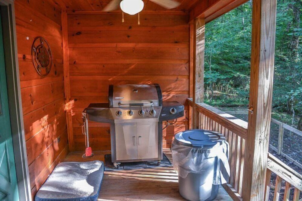 Harleys River Retreat Charming Cabin in Coosawattee River Resort Hot tub Ellijay - photo 23