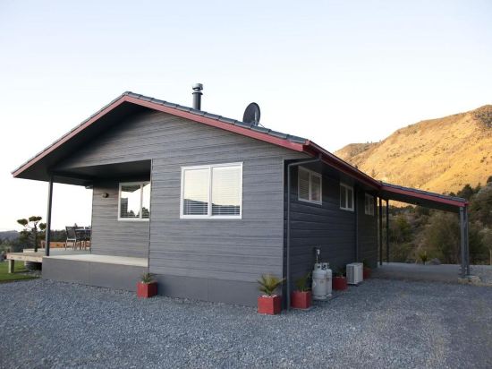 Rocky Ridge Cottage — 5-Star Luxury Hotel in Takaka, New Zealand