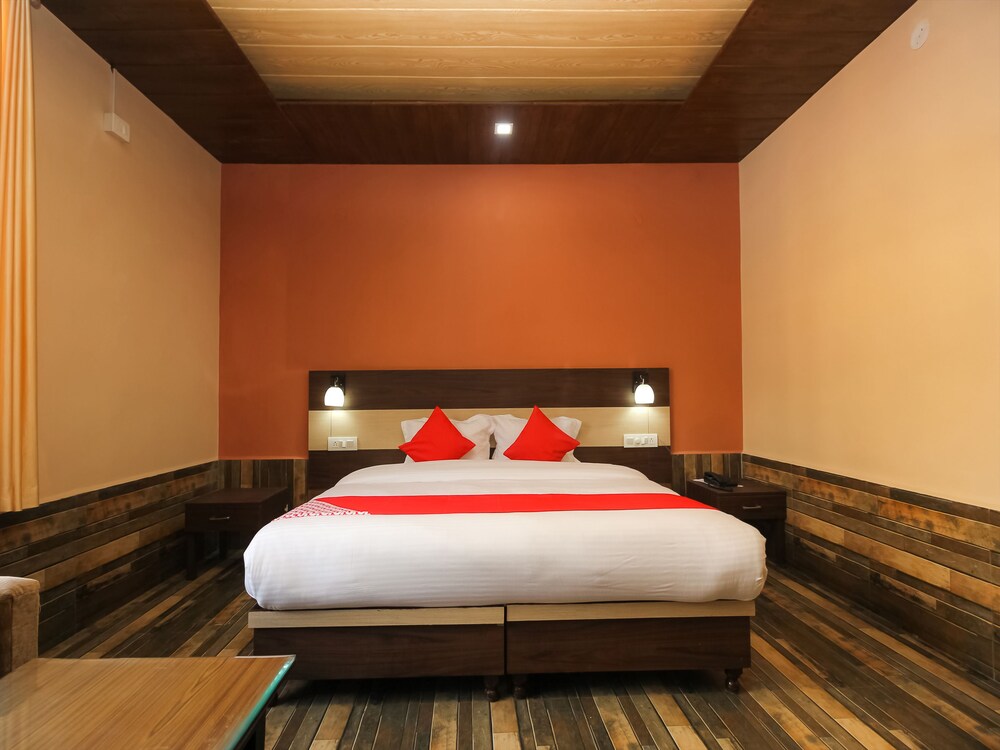 Oyo 26672 Funky Town — hotel in Dharamsala