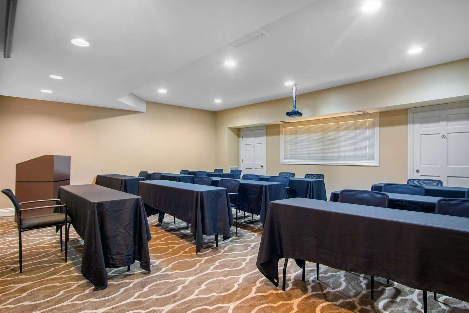 Quality Suites Buckhead Village - photo 31