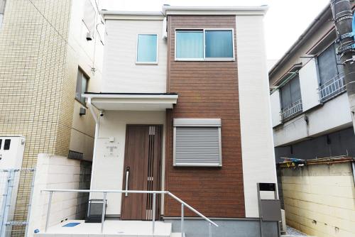 Nyhotel 3 新宿2階建て3室1バスルーム1シャワー2トイレ — 4-Star Luxury Hotel in Tokyo, Japan