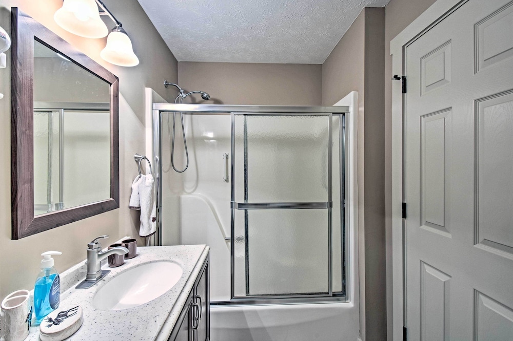 Comfy Jasper Getaway with Community Amenities — 4-Star Luxury Hotel in Jasper, United States