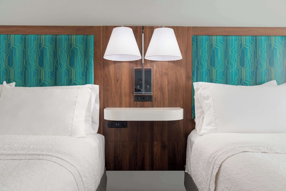 Hampton Inn & Suites Brookings - photo 10