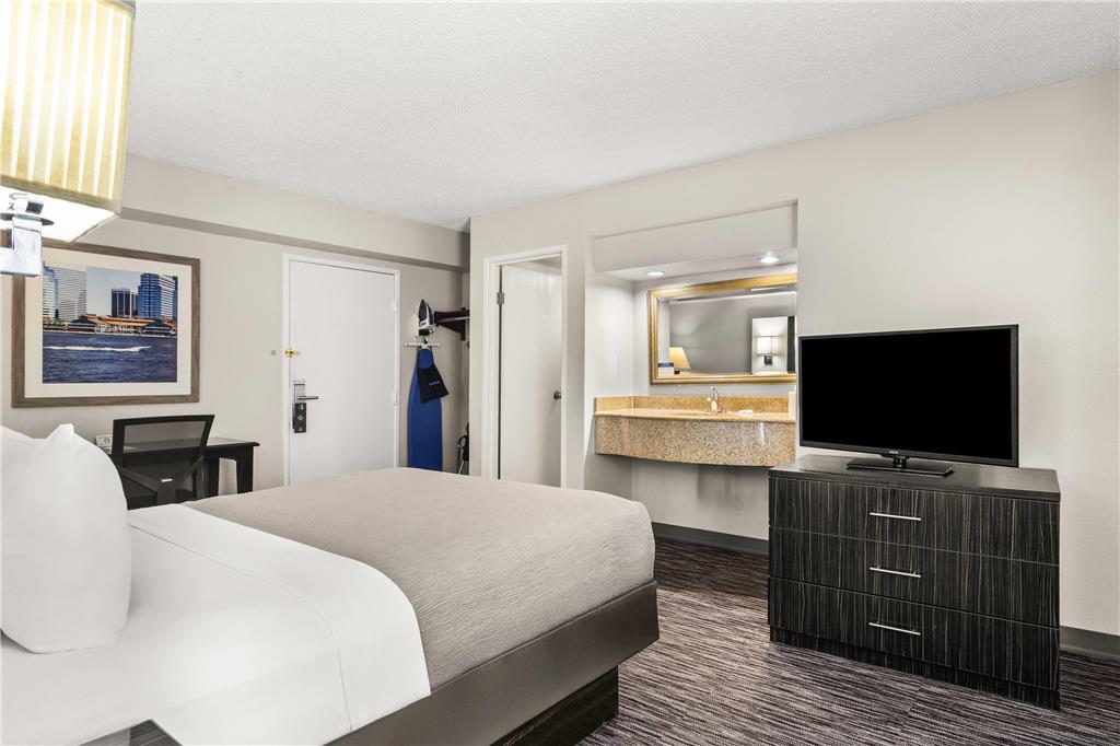 Quality Inn Jacksonville Orange Park near Naval Air Station - photo 11