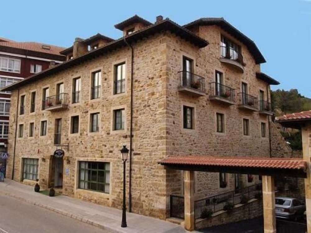 Hotel Villa De Cabrales — Carrena