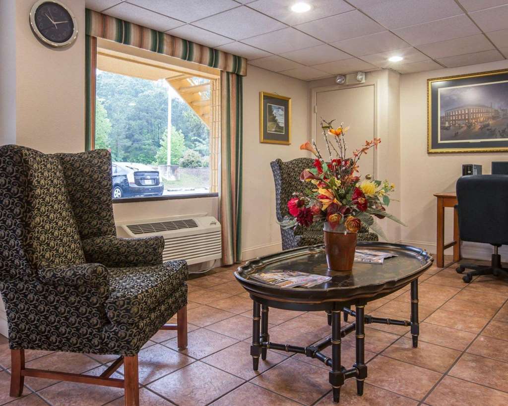Econo Lodge Inn & Suites Columbus near Fort Benning - photo 9