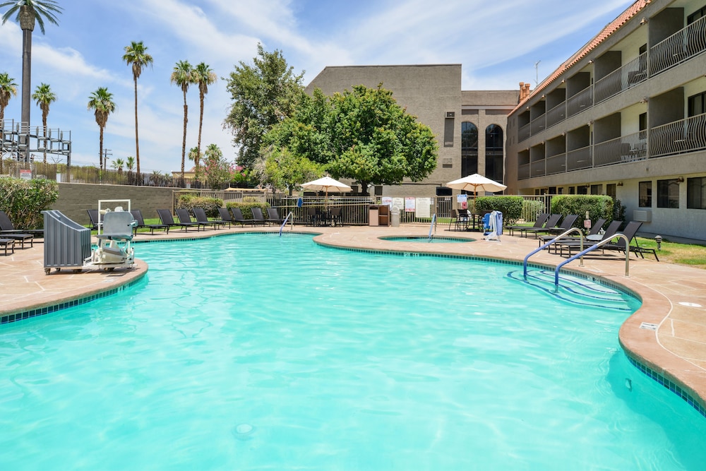 Holiday Inn Express Palm Desert by IHG - photo 21