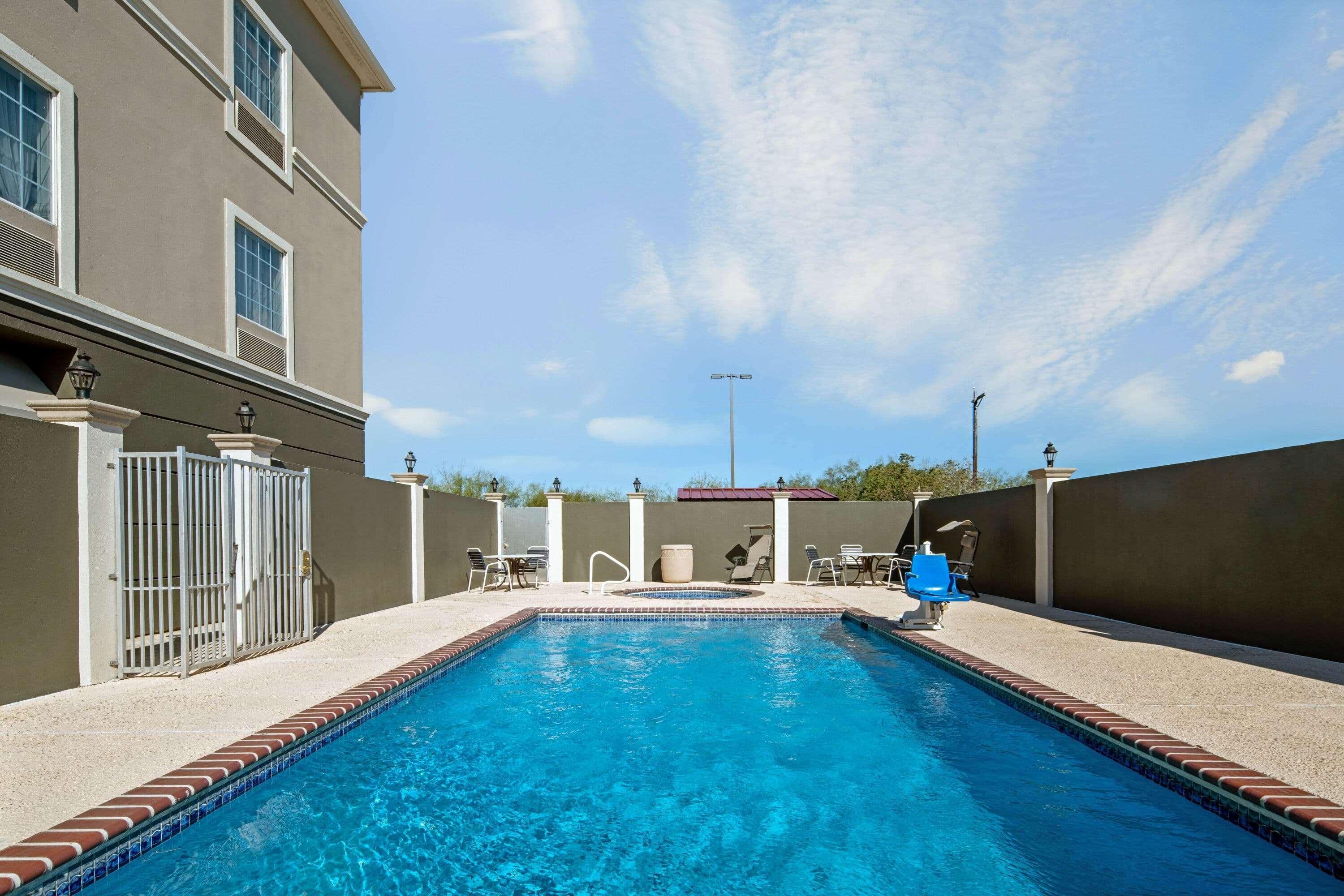 La Quinta Inn & Suites by Wyndham Mercedes Outlet Mall - photo 18