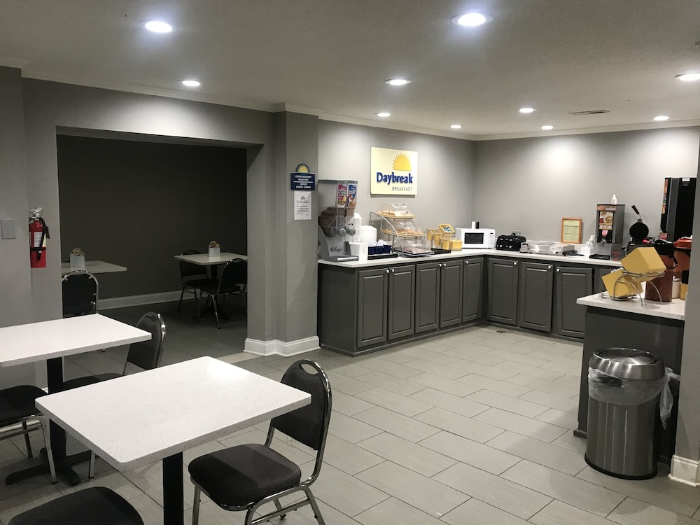 Days Inn & Suites by Wyndham Collierville Germantown Area - photo 5