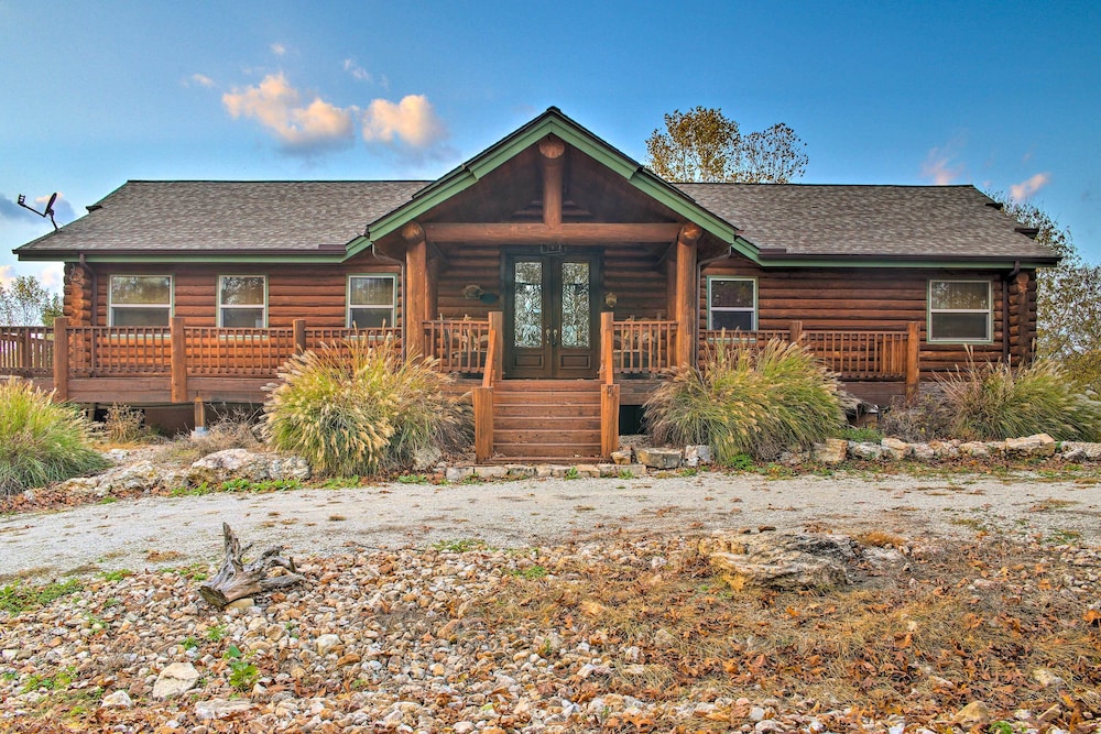 Huge Missouri Lake Home Walk to Table Rock Lake - featured photo