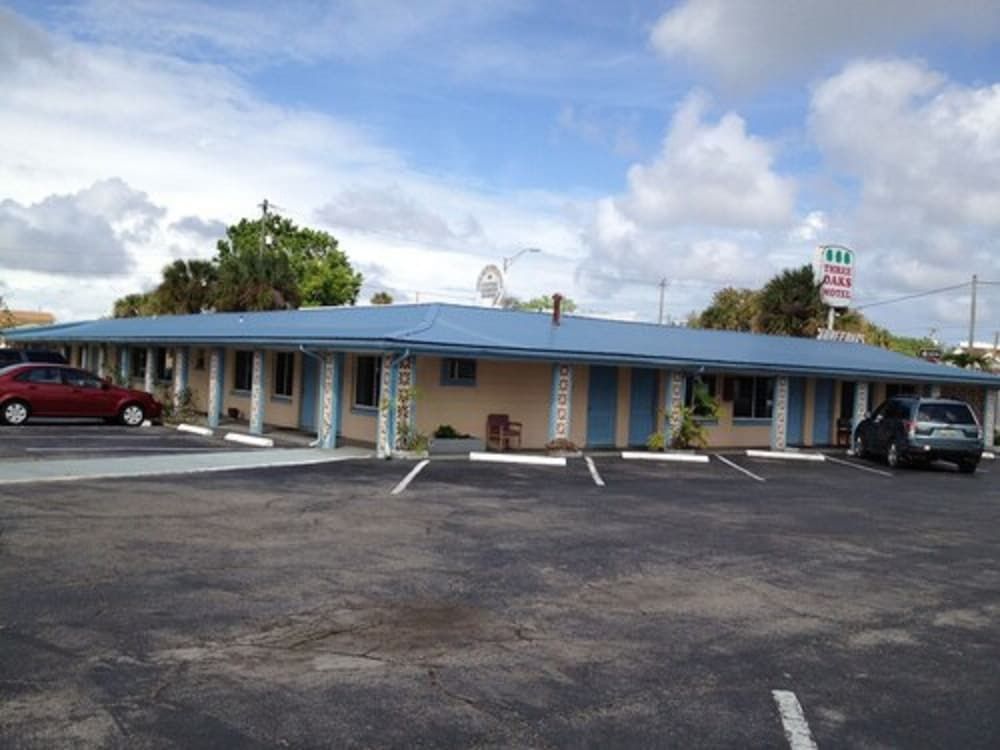 Three Oaks Motel - photo 27