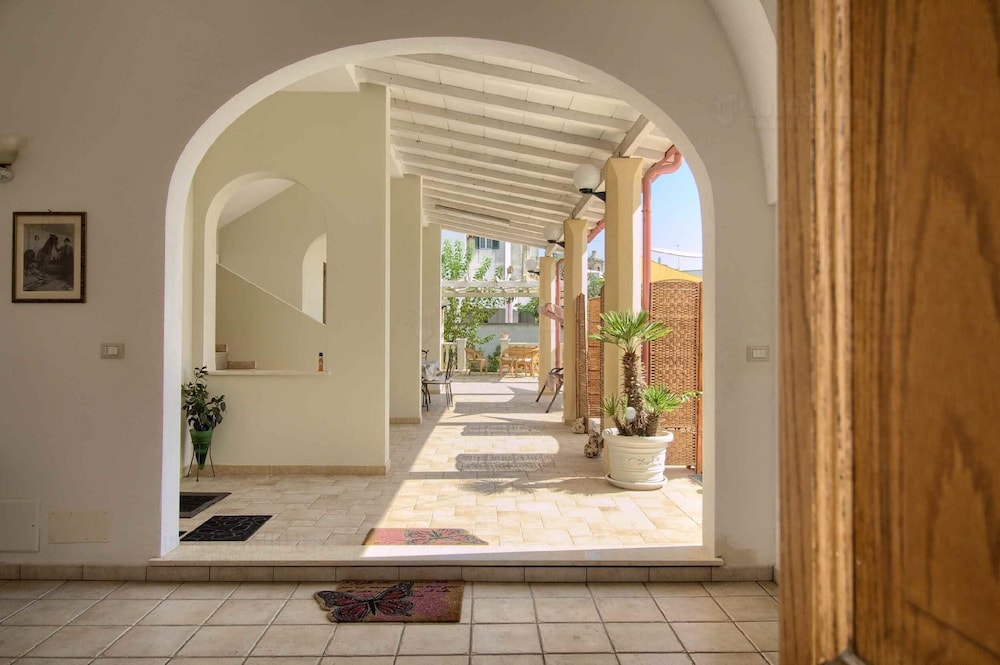Triple Room City Centre With Ac wifi garden bike — hotel in Gagliano Del Capo