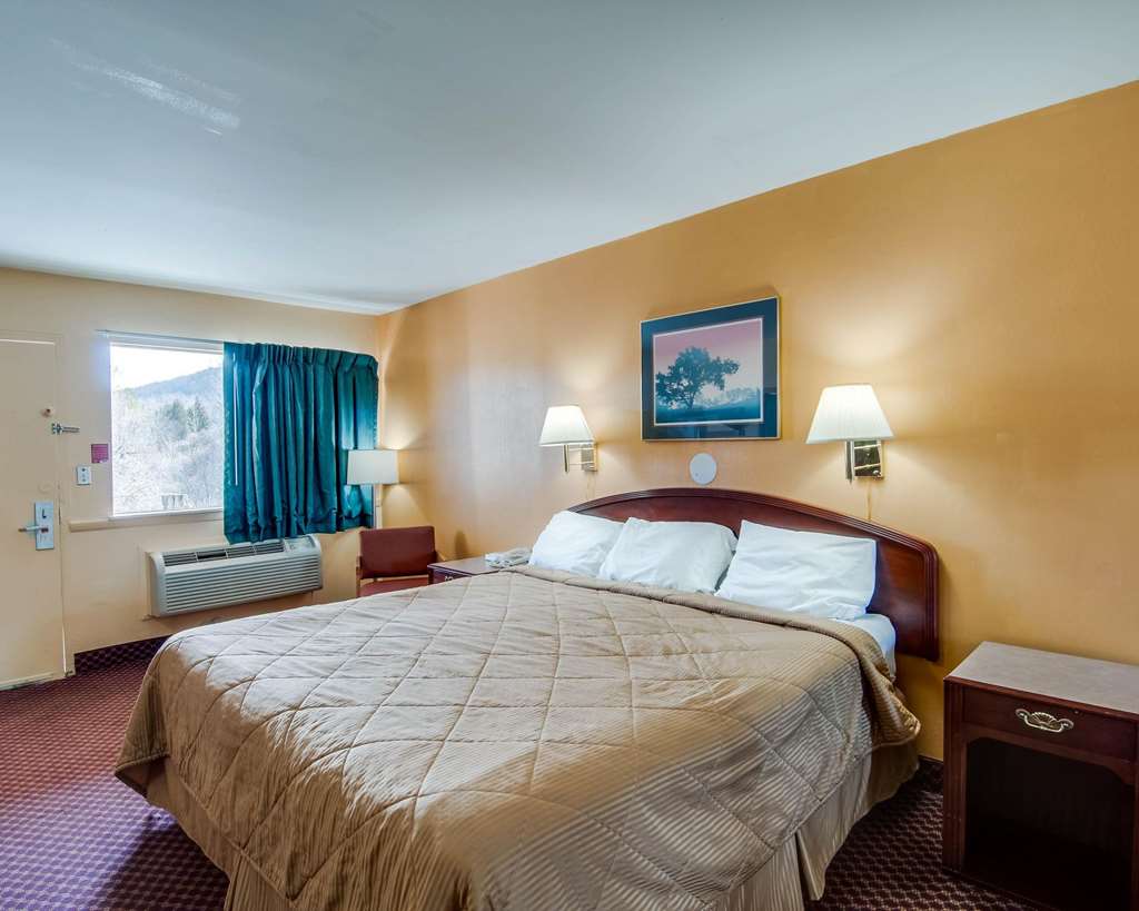 Econo Lodge Near Bluefield College - photo 6