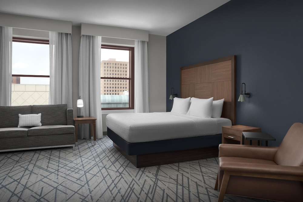 Hampton Inn Indianapolis Downtown Across from Circle Centre - photo 25
