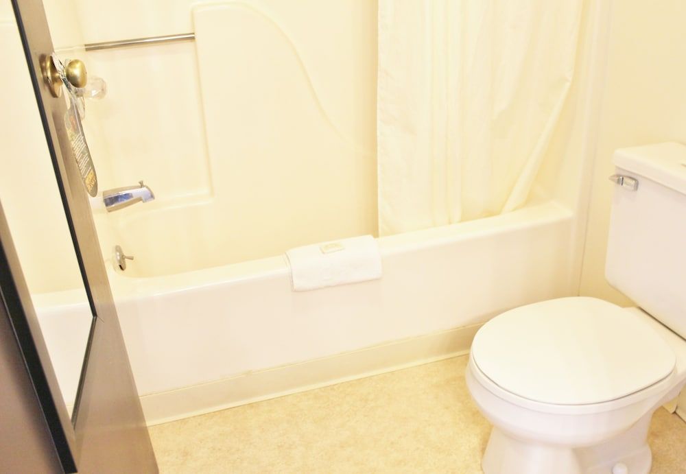 Otter Creek Inn - photo 2