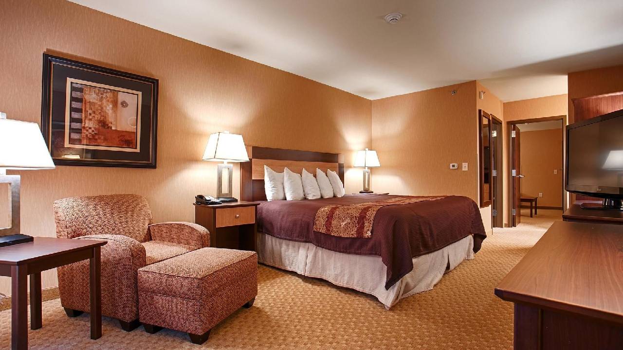Crandon Inn and Suites - photo 10