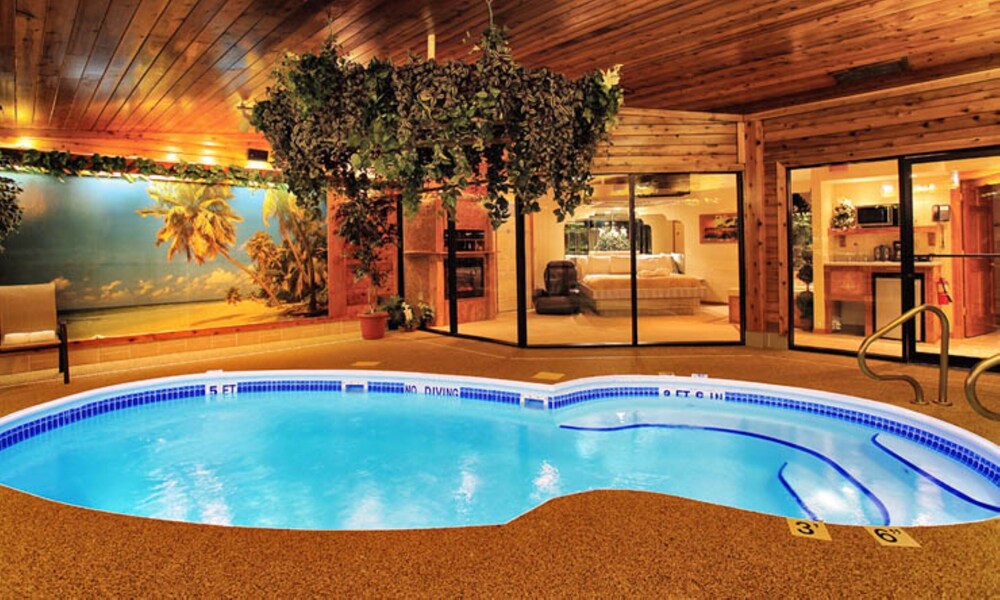 Sybaris Pool Suites Indianapolis - photo 20