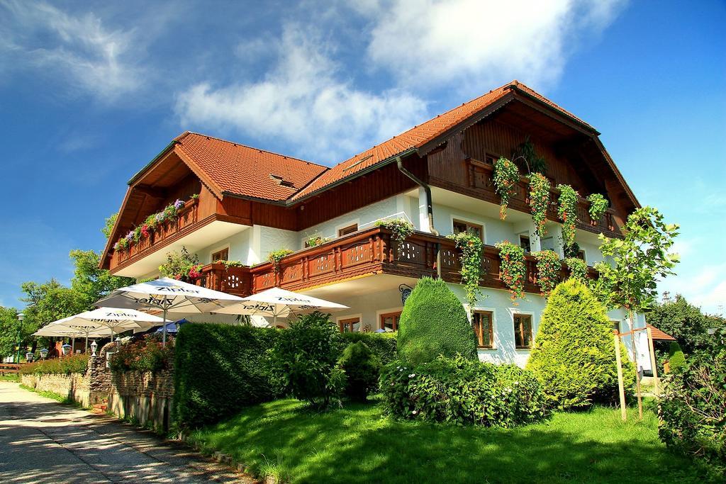Landgasthof Spitzerwirt — hotel in Sankt Georgen Im Attergau