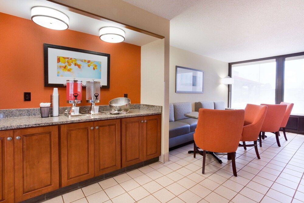 Pear Tree Inn Terre Haute - featured photo