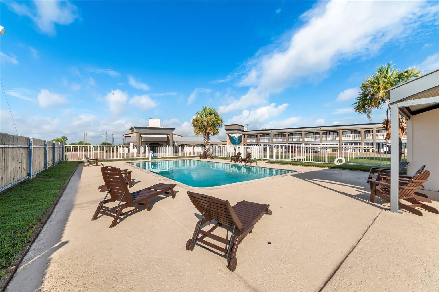Quality Inn & Suites Port Lavaca Near Lighthouse Beach - photo 43