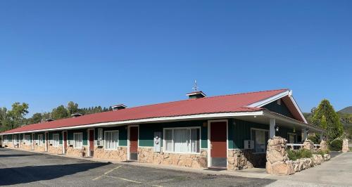 Redwood Arms Motel - photo 19