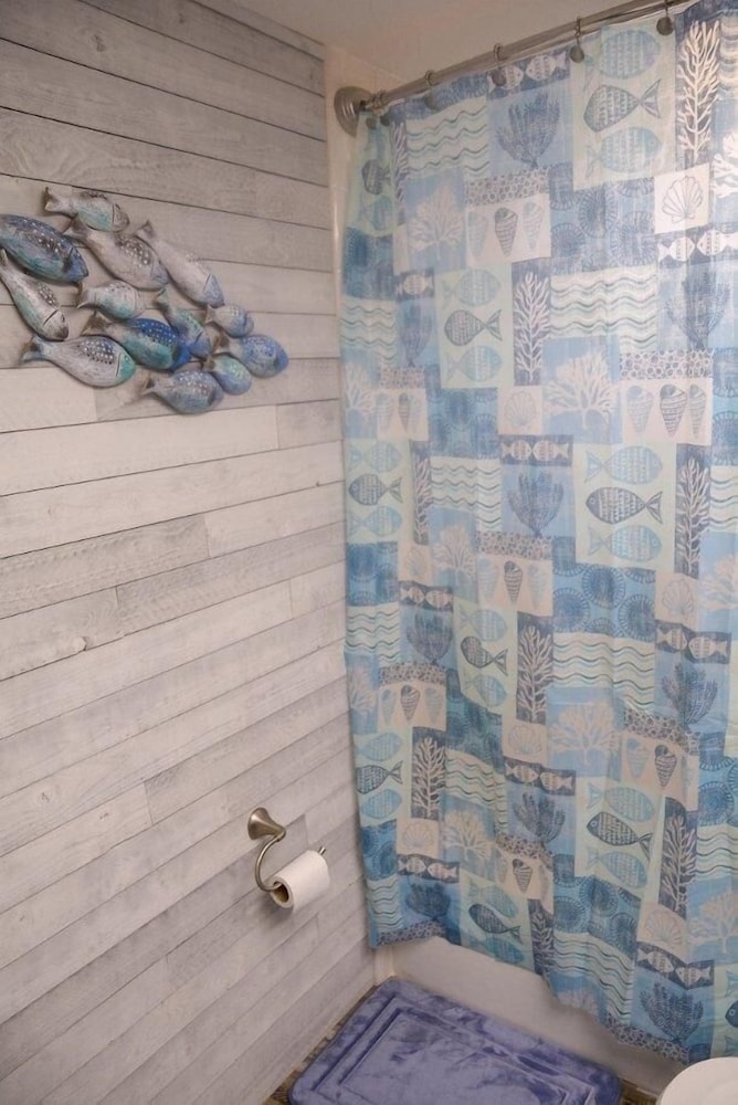 Kon Tiki Inn - photo 36