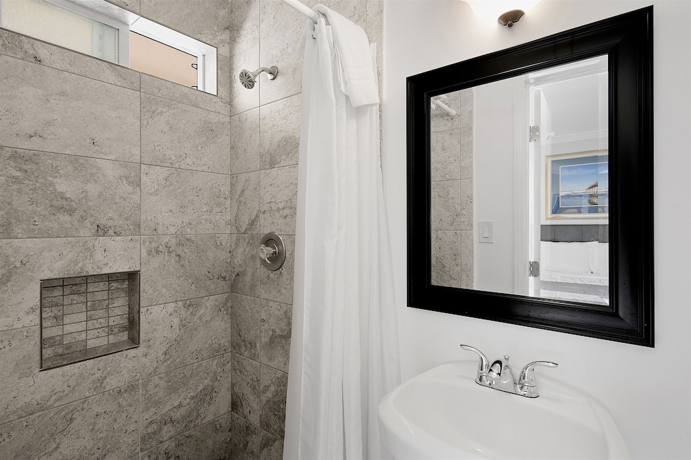 Ocean Beach Hotel - photo 28