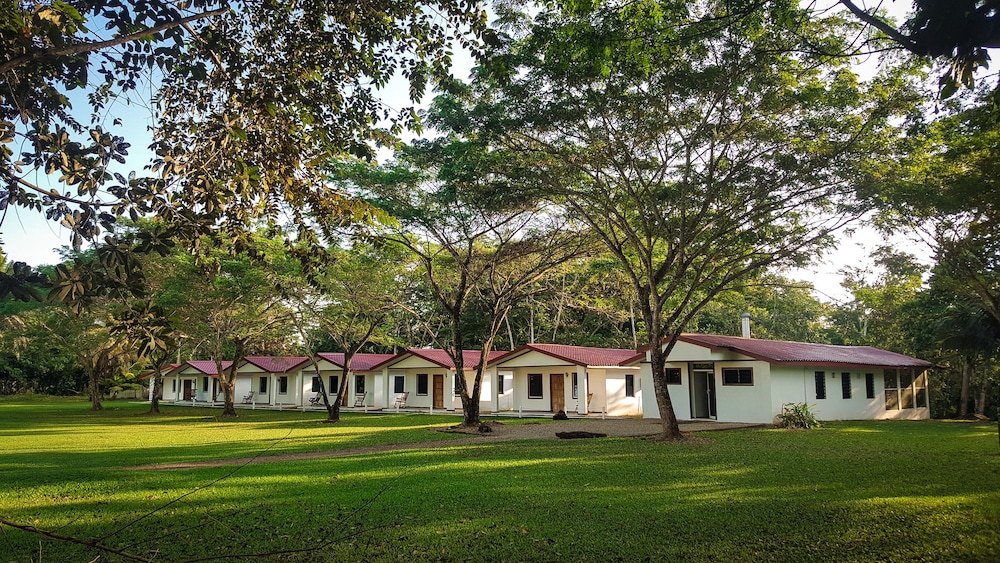 Roaring River Golf & Accommodations in Belmopan, Belize