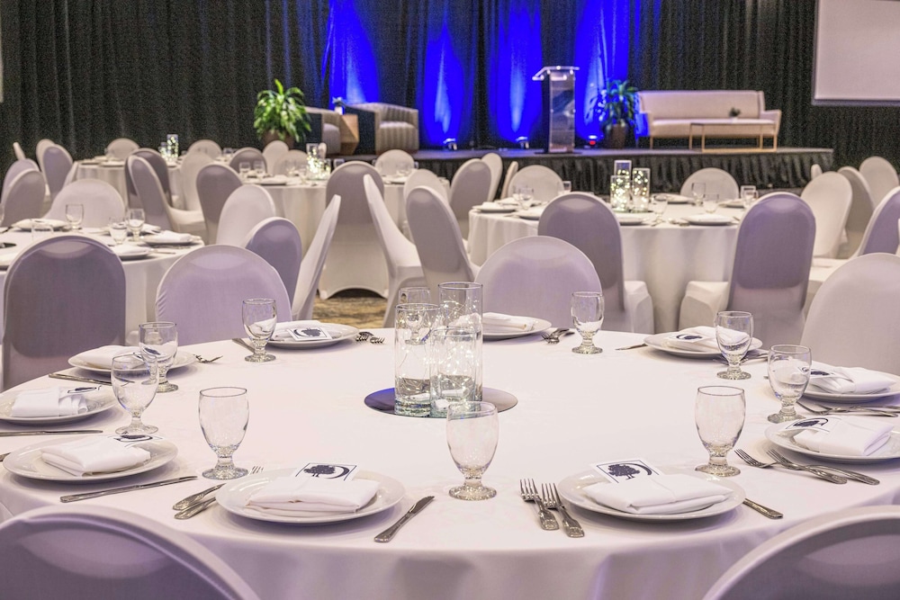 DoubleTree by Hilton Hotel Newark Airport - photo 65