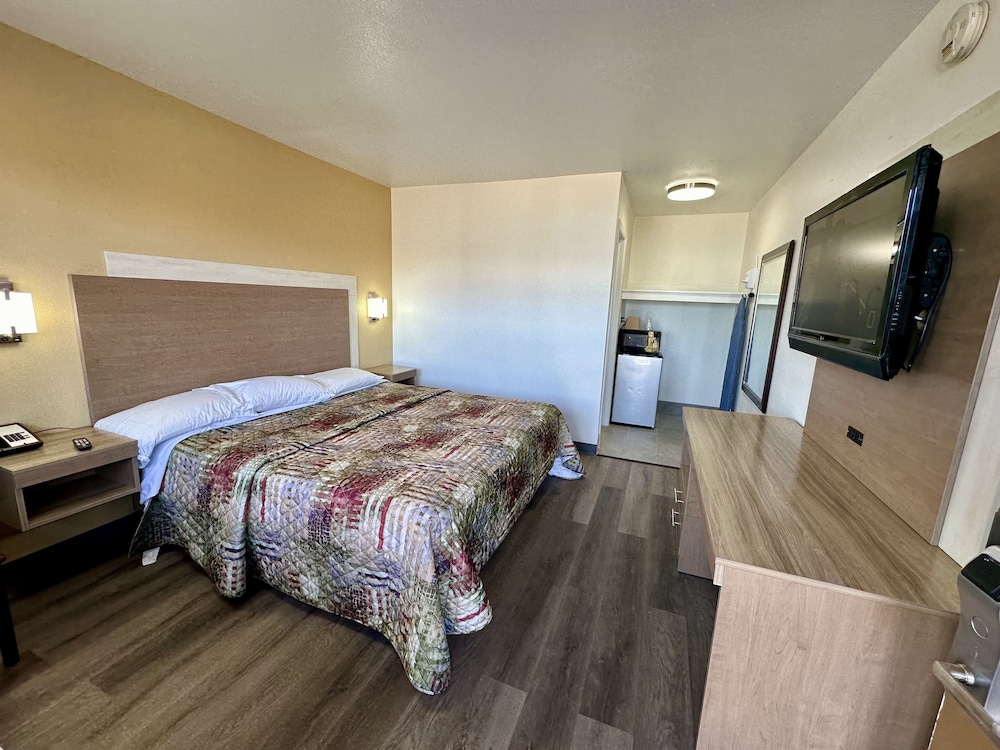 Royal Inn Charlotte Airport Hotel - photo 6