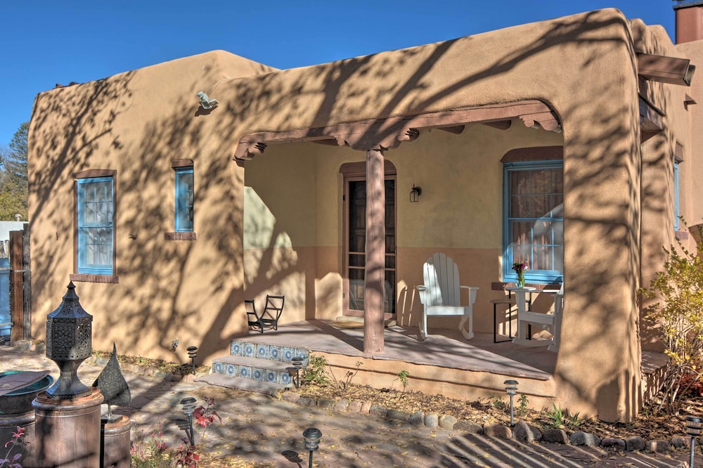 Cozy Adobe Casita 1 Mile to Santa Fe Plaza in Santa Fe, United States
