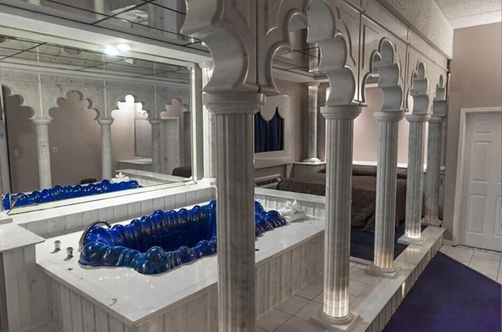 Loop Inn Motel - photo 2