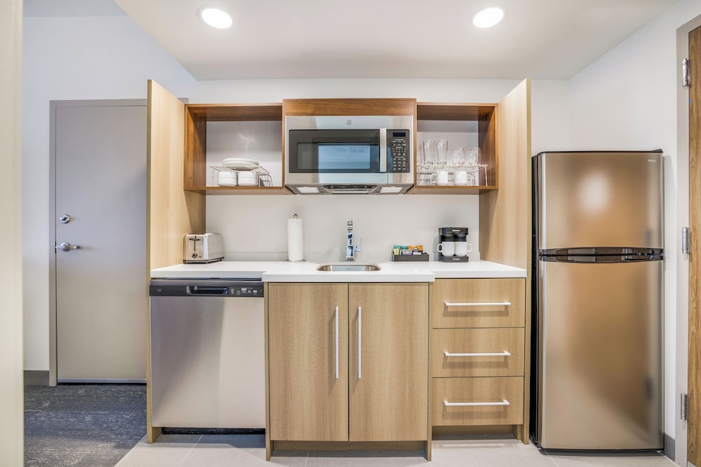 Home2 Suites by Hilton Madison East - photo 5